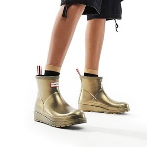 Hunter Nebula play short wellies in gold